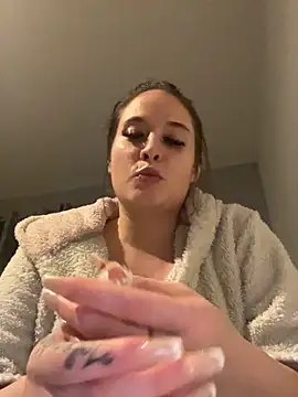 Snapshot of LollyLove_ chatting on February 21, 2026, 7:05 pm LollyLove online show from February 21, 2026, 7:05 pm