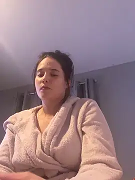 Snapshot of LollyLove_ chatting on February 5, 2026, 10:05 pm LollyLove online show from February 5, 2026, 10:05 pm