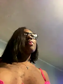 Snapshot of HennessyBaby21 chatting on November 11, 2025, 1:50 pm HennessyBaby21 online show from November 11, 2025, 1:50 pm