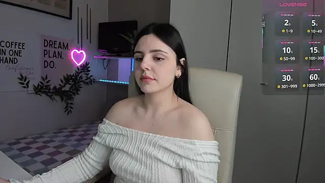 Snapshot of LiaWoow chatting on November 25, 2025, 7:41 am LiaWoow online show from November 25, 2025, 7:41 am