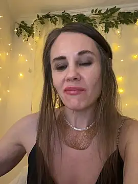 LucieMack online show from April 18, 2026, 7:51 pm