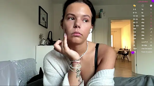 Snapshot of MaydaCornwall chatting on November 22, 2025, 8:02 am MaydaCornwall online show from November 22, 2025, 8:02 am