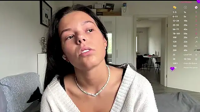 Snapshot of MaydaCornwall chatting on November 30, 2025, 8:04 am MaydaCornwall online show from November 30, 2025, 8:04 am