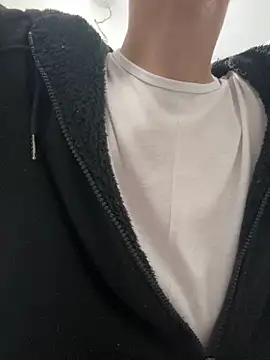 HitShelf online show from February 1, 2026, 4:49 pm