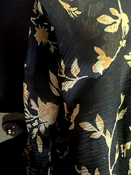 HiddenHoneyLDN online show from December 5, 2025, 10:03 am