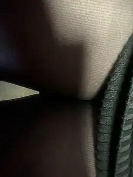 HiddenHoneyLDN online show from December 3, 2025, 9:31 am