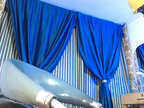 Snapshot of ElCaballeroNegro24 chatting on November 7, 2025, 1:32 am ElCaballeroNegro24 online show from November 7, 2025, 1:32 am