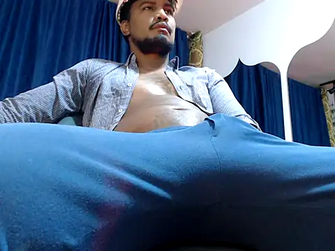 Snapshot of ElCaballeroNegro24 chatting on December 18, 2025, 11:41 pm ElCaballeroNegro24 online show from December 18, 2025, 11:41 pm