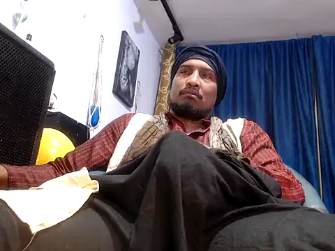 Snapshot of ElCaballeroNegro24 chatting on November 18, 2025, 5:00 am ElCaballeroNegro24 online show from November 18, 2025, 5:00 am