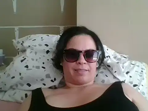 ITALIANASISIXX online show from April 30, 2026, 2:13 pm
