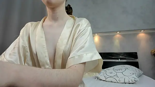 Camilla Kelly online show from November 1, 2025, 1:12 am