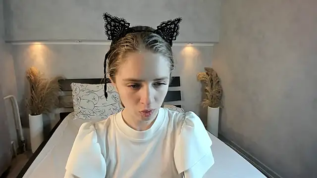 Camilla Kelly online show from October 27, 2025, 1:28 am