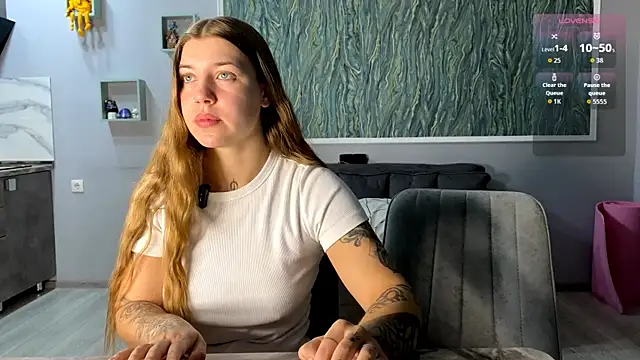 VelvetMiley online show from August 3, 2026, 2:19 am