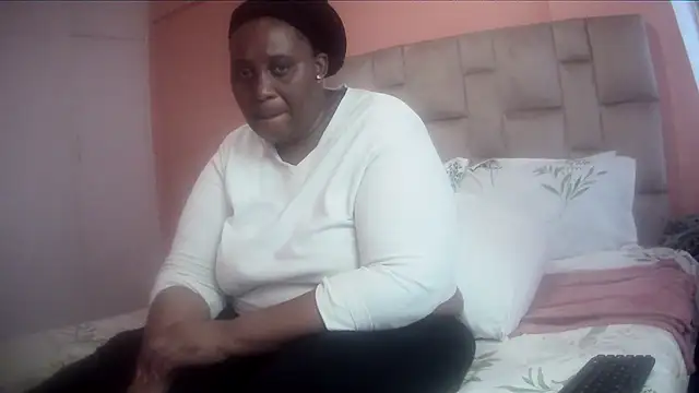 Snapshot of HUGEASSXXXXX chatting on April 23, 2026, 5:25 am HUGEASSXXXXX online show from April 23, 2026, 5:25 am