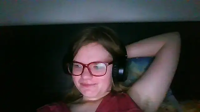 Moonolighta online show from October 10, 2025, 6:47 am