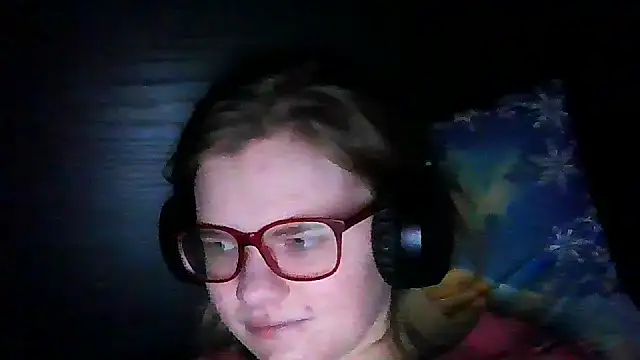 Moonolighta online show from November 7, 2025, 4:00 pm