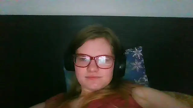 Moonolighta online show from October 26, 2025, 7:53 am