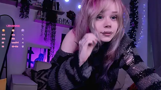 Lollyshy online show from December 17, 2025, 9:03 am