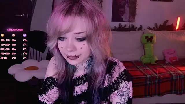 Lollyshy online show from December 3, 2025, 10:03 am