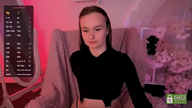 Snapshot of Lara_Vest chatting on September 28, 2025, 8:05 pm Lara Vest online show from September 28, 2025, 8:05 pm