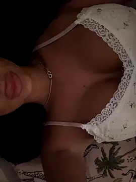 Snapshot of AriannaIsabellax chatting on November 4, 2025, 9:29 pm AriannaIsabellax online show from November 4, 2025, 9:29 pm