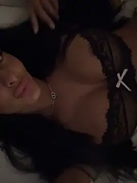 Snapshot of AriannaIsabellax chatting on October 29, 2025, 5:39 am AriannaIsabellax online show from October 29, 2025, 5:39 am