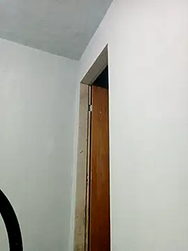 indiazinhabella27 online show from November 1, 2025, 5:36 am