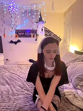 Snapshot of NaughtyLittleLouise chatting on October 25, 2025, 10:10 pm NaughtyLittleLouise online show from October 25, 2025, 10:10 pm