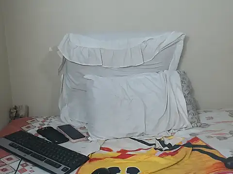  SweetLips  online show from February 12, 2026, 4:07 pm