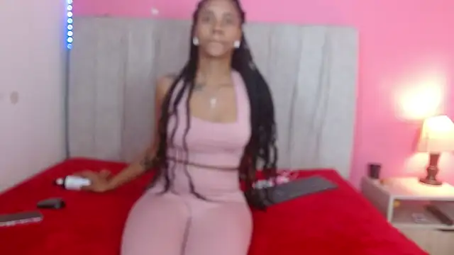 madihlove303av online show from November 5, 2025, 4:21 pm