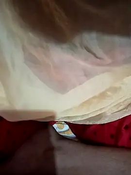 Snapshot of kaviyaponnu0987 chatting on December 14, 2025, 8:14 pm kaviyaponnu0987 online show from December 14, 2025, 8:14 pm