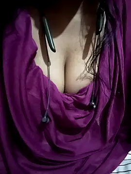 Snapshot of kaviyaponnu0987 chatting on February 1, 2026, 2:04 pm kaviyaponnu0987 online show from February 1, 2026, 2:04 pm