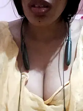 Snapshot of kaviyaponnu0987 chatting on November 15, 2025, 8:07 am kaviyaponnu0987 online show from November 15, 2025, 8:07 am