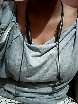 Snapshot of kaviyaponnu0987 chatting on April 1, 2026, 9:01 pm kaviyaponnu0987 online show from April 1, 2026, 9:01 pm