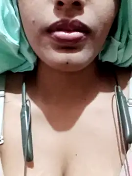 Snapshot of kaviyaponnu0987 chatting on October 8, 2025, 2:51 pm kaviyaponnu0987 online show from October 8, 2025, 2:51 pm