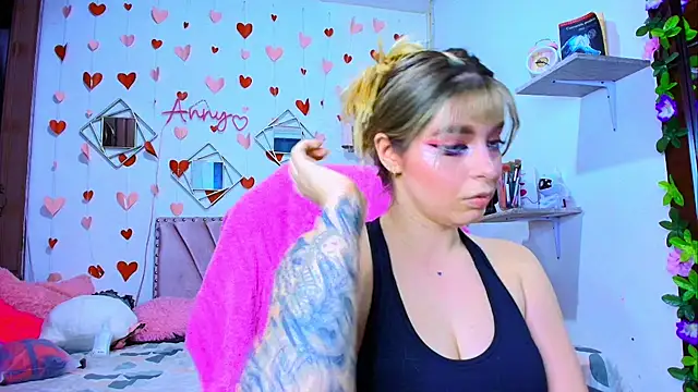 Snapshot of Anny_Hurtado chatting on October 24, 2025, 7:07 am Anny Hurtado online show from October 24, 2025, 7:07 am