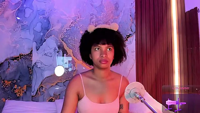 Lolalewis777 online show from October 25, 2025, 2:28 pm