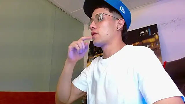 Snapshot of alexgiraldo__ chatting on July 5, 2026, 3:55 am alexgiraldo online show from July 5, 2026, 3:55 am