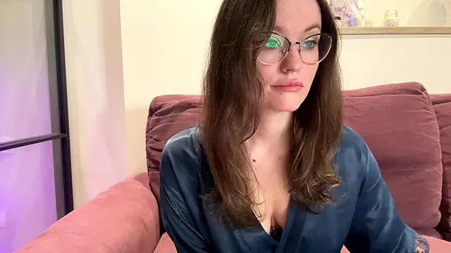 Snapshot of mia_shine_bright_wow chatting on September 17, 2025, 3:41 am mia shine bright wow online show from September 17, 2025, 3:41 am