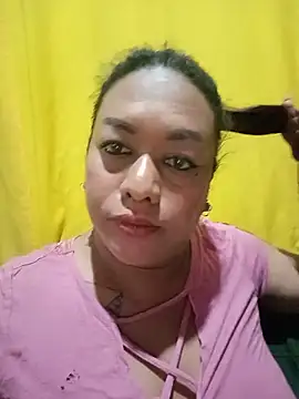 Snapshot of EmmaKantutera chatting on June 10, 2026, 11:00 am EmmaKantutera online show from June 10, 2026, 11:00 am