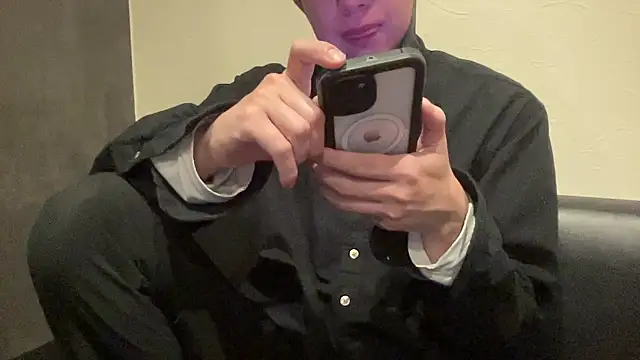 ko-ki012 online show from October 19, 2025, 5:37 pm