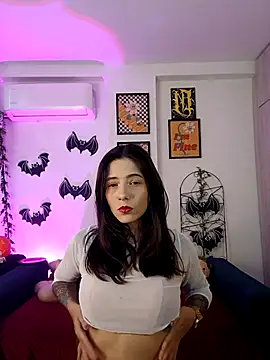 Snapshot of mishelkrave_ chatting on October 28, 2025, 10:20 pm mishelkrave  online show from October 28, 2025, 10:20 pm