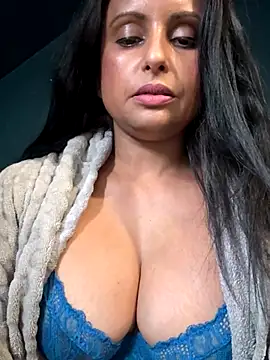 Snapshot of Angelaarayexx chatting on October 15, 2025, 12:02 pm Angelaarayexx online show from October 15, 2025, 12:02 pm