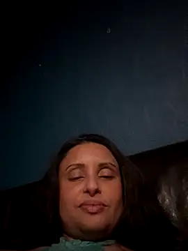 Snapshot of Angelaarayexx chatting on December 13, 2025, 10:27 pm Angelaarayexx online show from December 13, 2025, 10:27 pm