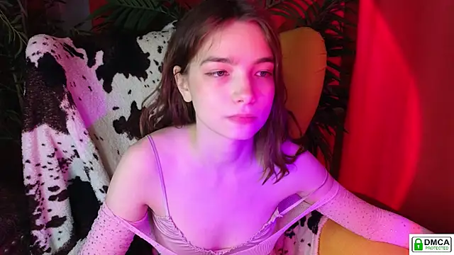 Snapshot of Evi_Brook chatting on February 19, 2026, 5:43 pm Evi Brook online show from February 19, 2026, 5:43 pm