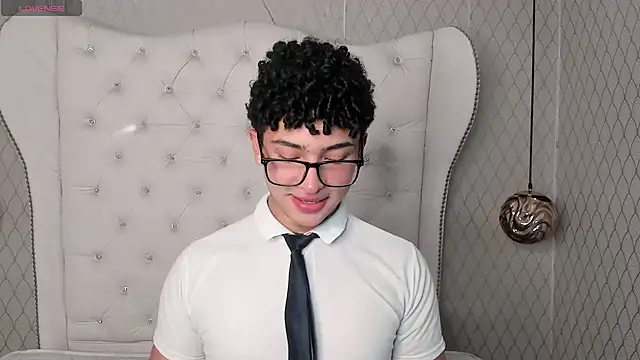 Snapshot of Valentin0_3 chatting on November 3, 2025, 12:31 pm Valentin0 3 online show from November 3, 2025, 12:31 pm