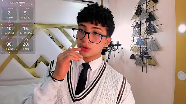 Snapshot of Valentin0_3 chatting on October 23, 2025, 11:53 am Valentin0 3 online show from October 23, 2025, 11:53 am