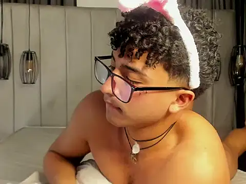 Snapshot of Valentin0_3 chatting on November 10, 2025, 7:08 pm Valentin0 3 online show from November 10, 2025, 7:08 pm