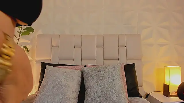 scarlettadams   online show from December 15, 2025, 12:00 pm