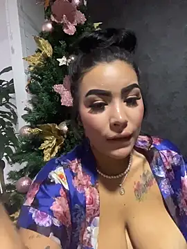 Snapshot of MaddyGray_ chatting on December 4, 2025, 7:18 am MaddyGray online show from December 4, 2025, 7:18 am